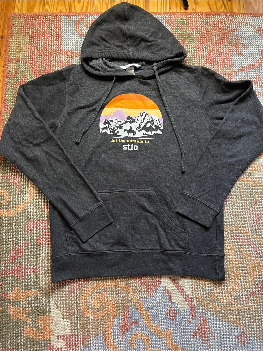 Stio Women’s Graphic Hoodie Charcoal Gray Retro Mountain Sunset Sweatshirt M